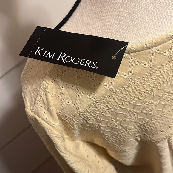 Kim Rogers Flutter Eyelet Top - Picture 4 of 7